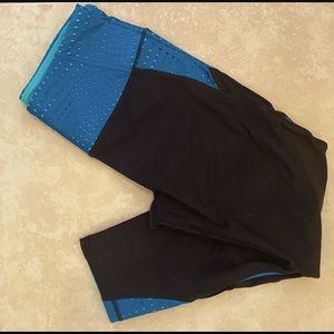 VICTORIA’S SECRET SPORT 3/4 workout leggings